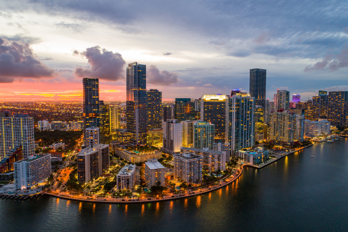 Descubre cómo el valor inmobiliario en Miami ha experimentado un crecimiento constante durante 12 años consecutivos